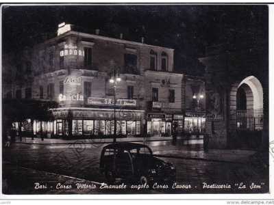 C�� da dire che i dolciumi dell�azienda milanese erano in realt� gi� acquistabili in questo punto grazie alla presenza della celebre pasticceria �Sem� (acronimo dei proprietari Semeraro e Messinese)...(archivio di Paolo Marturano)
